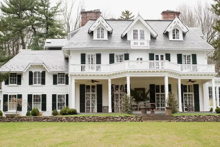 A view of the luxurious Reba McEntire House showcasing its elegant architecture in Nashville.