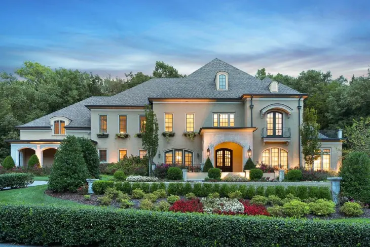 Explore the luxurious and modern interior of Zach LaVine's impressive $7.5 million mansion in Portland, Oregon.