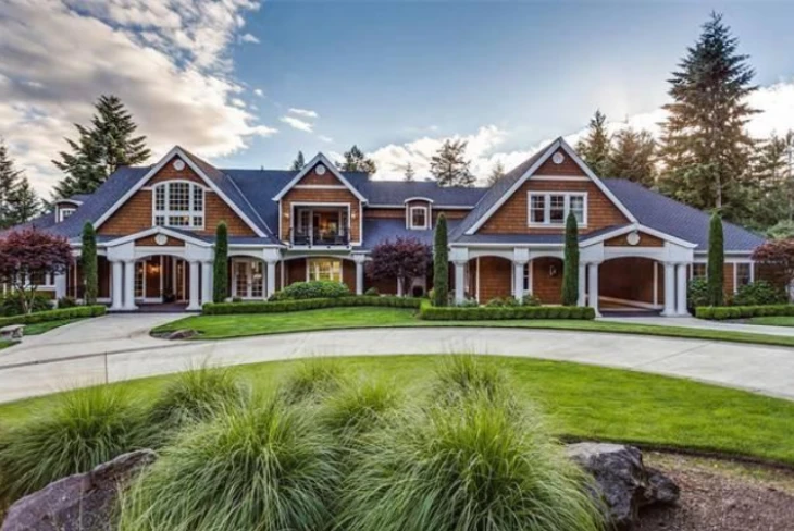 Explore Chael Sonnen's house in West Linn! A cozy yet stylish retreat reflecting the MMA legend's personality with stunning amenities & design choices!